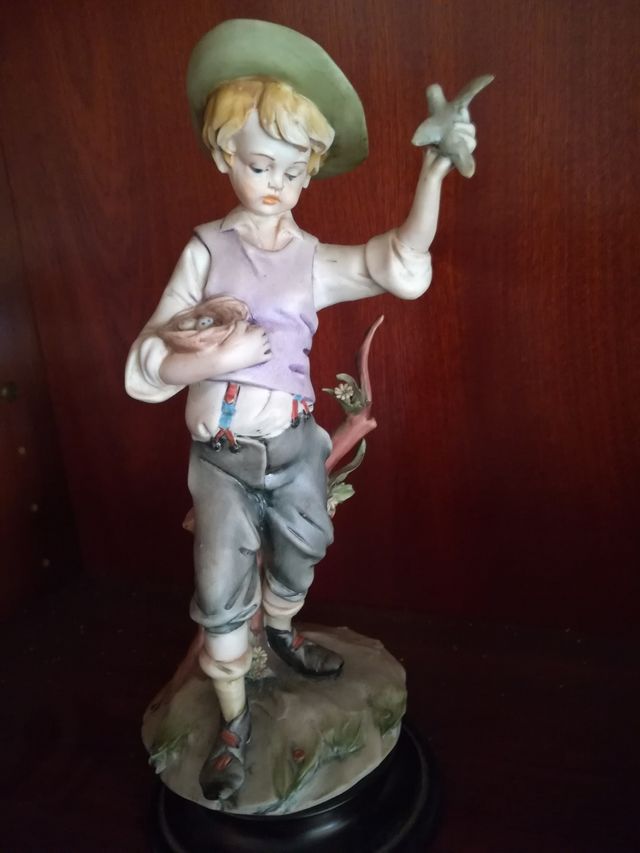 Porcelana Capodimonte firmada por Barbetta Flavia