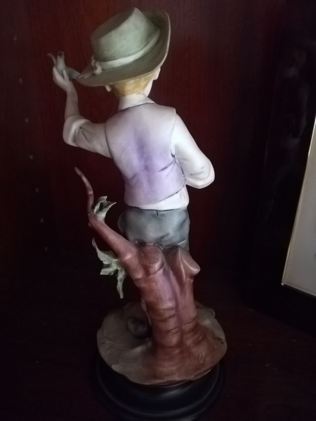 Porcelana Capodimonte firmada por Barbetta Flavia