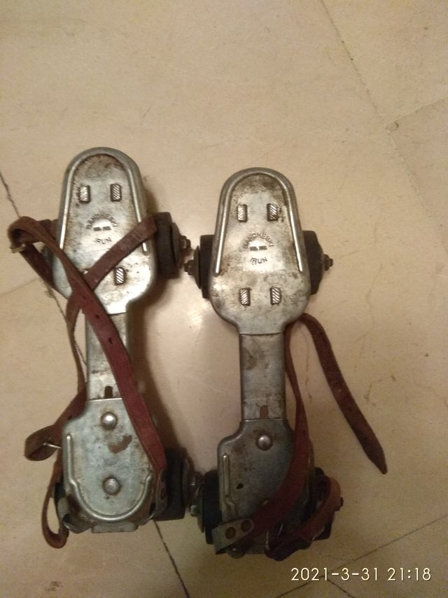 ANTIGUOS PATINES DE RUEDA