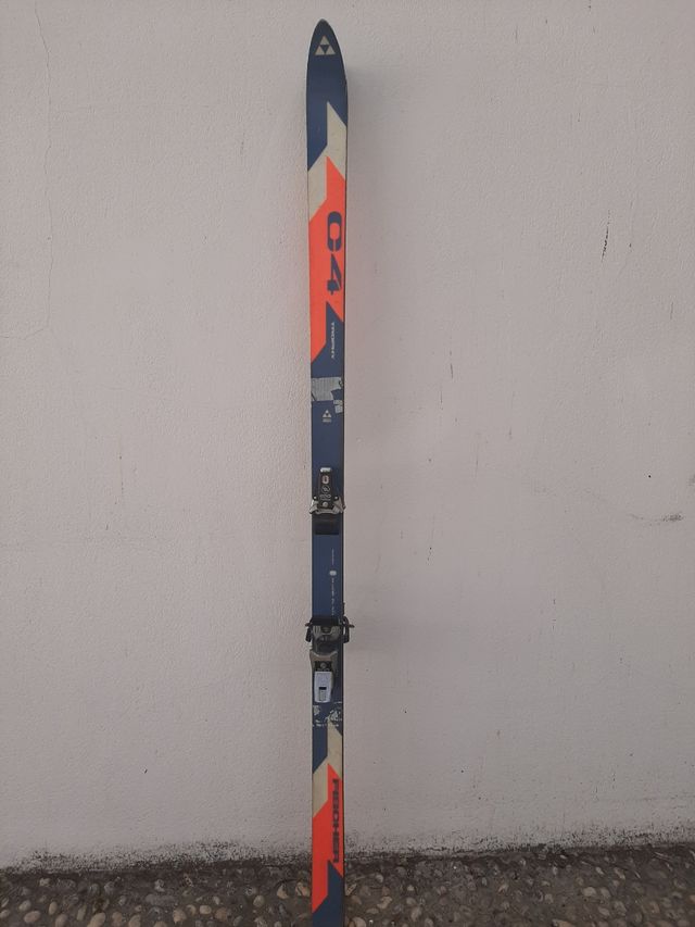 Esquís/ Botas/ Bastones