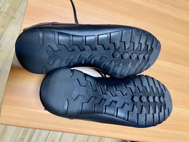 Zapatos negros 24 horas (num 43)