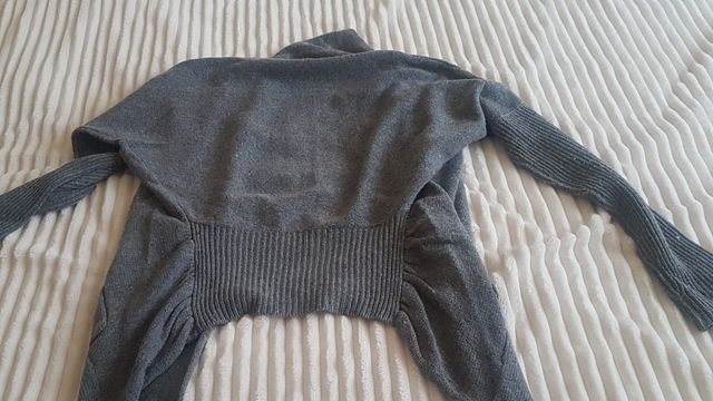 chaqueta lana gris asimetrica