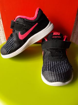 Zapatillas Nike n°22 de segunda mano por 8 EUR en Sestao en WALLAPOP