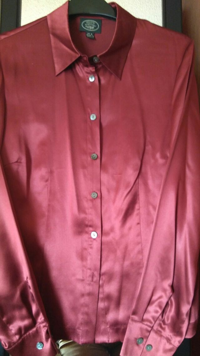 Camisa de seda Laura Ashley, rojo burdeos.