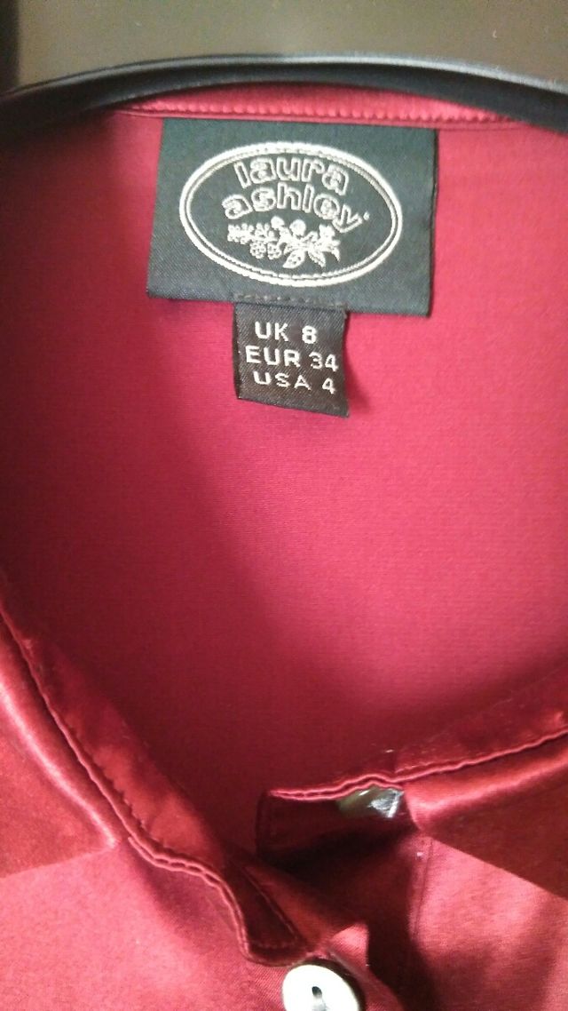 Camisa de seda Laura Ashley, rojo burdeos.