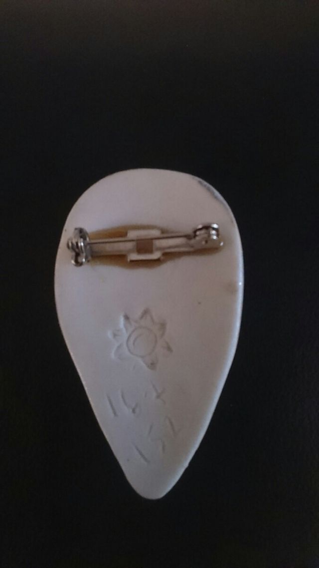 Broche artesanía cerámica blanca