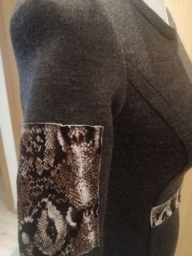 Vestido diseñadora Tara Jarmon puesto un día. 