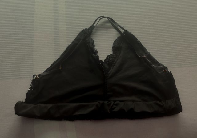 Top corto de encaje negro. Talla M 38/10