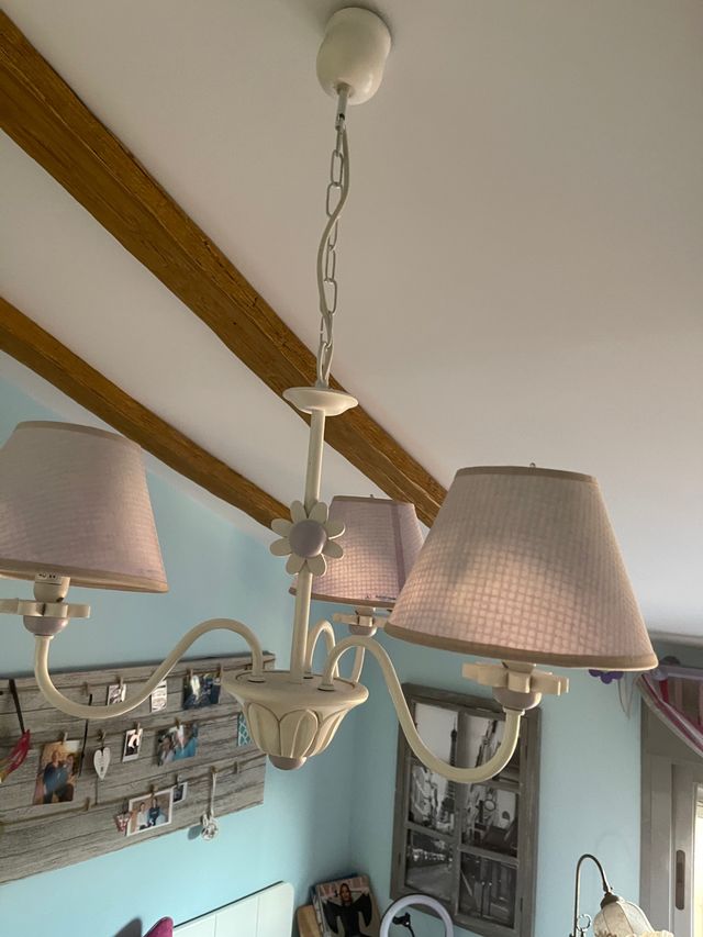 Lámpara techo habitación niña blanca morada