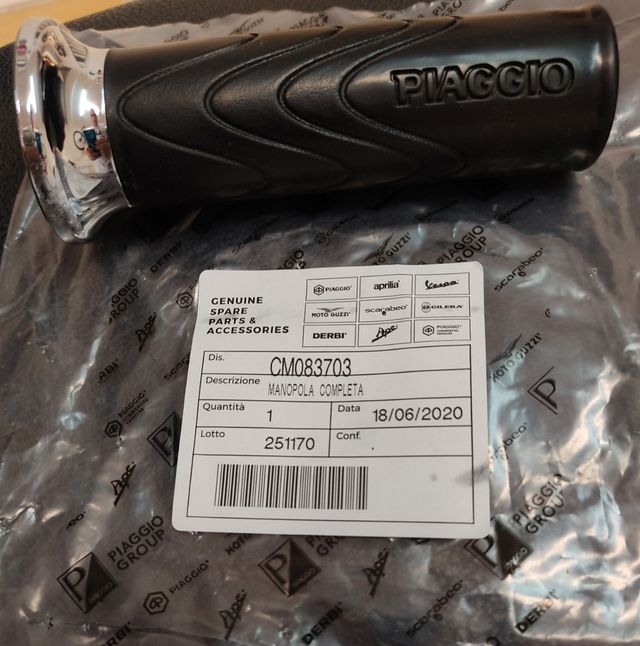 Manopole originali Piaggio New Liberty 125cc.