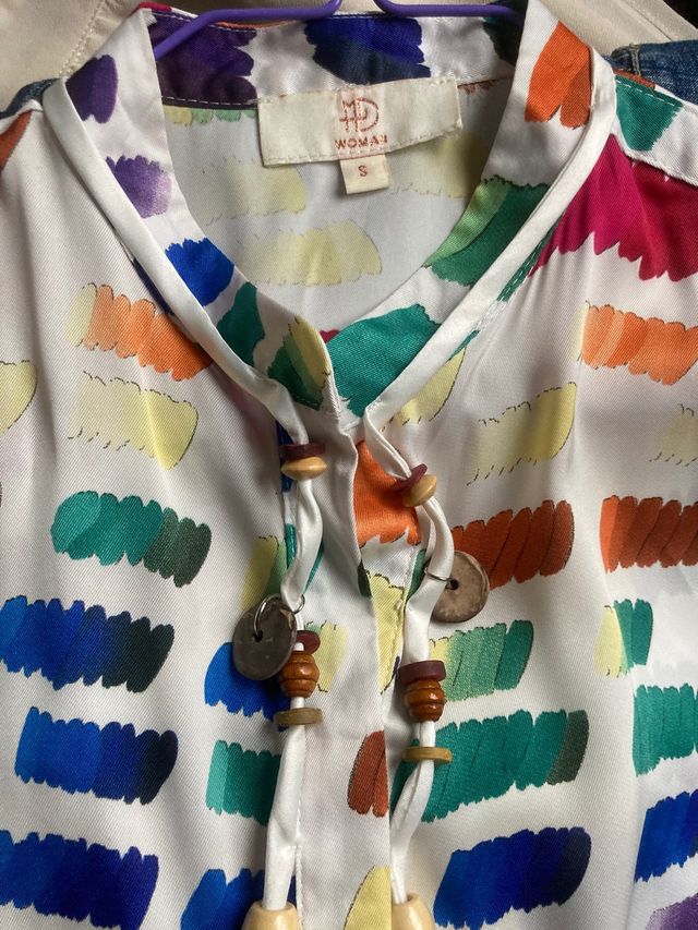 Vestido con collar incorporado