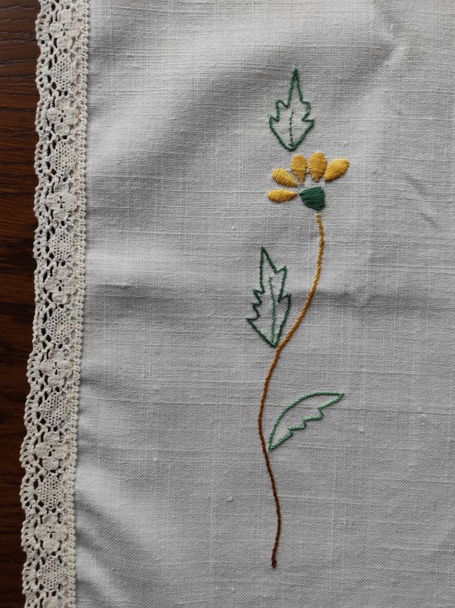 MANTEL INDIVIDUAL LINO BORDADO A MANO