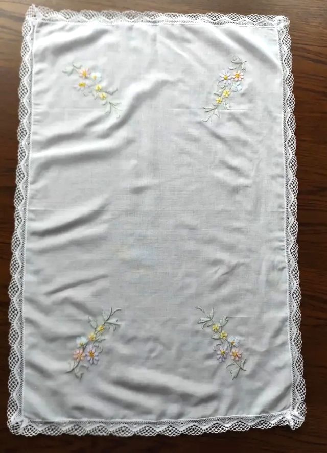 MANTEL ALGODÓN CENTRO MESA BORDADO A MANO