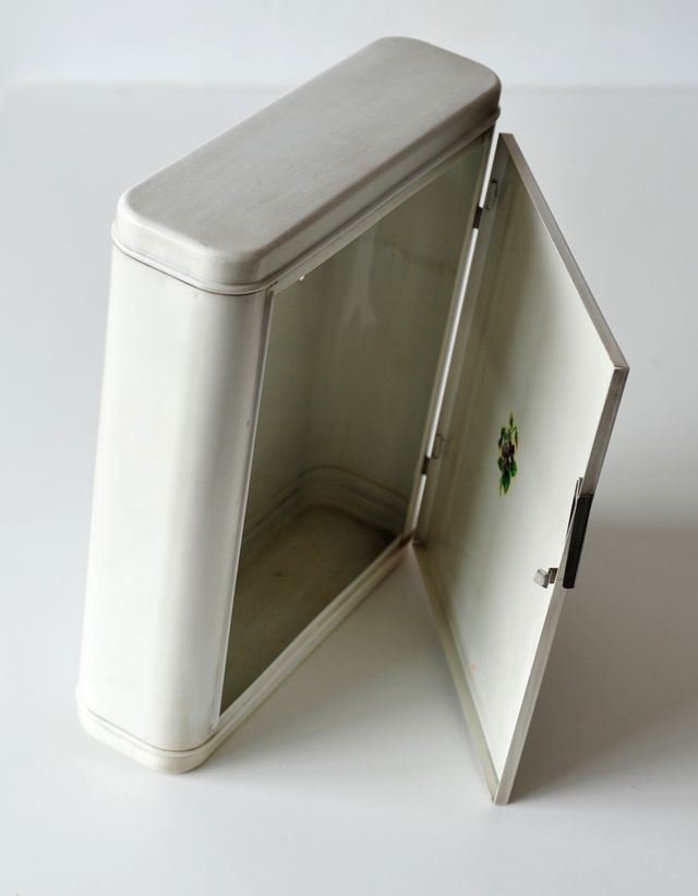 Botiquín o pequeño armario vintage para cocina de segunda mano por 44