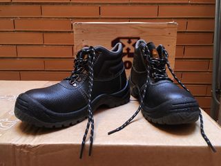 Botas de seguridad oriocx de segunda mano por 15 EUR en Puebla de Vicar en  WALLAPOP