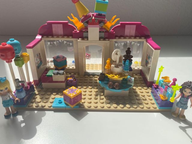 Lego Friends. Party Shop