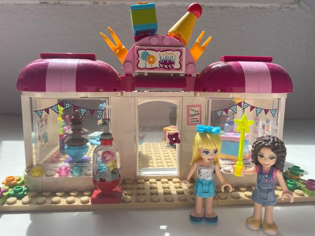 Lego Friends. Party Shop