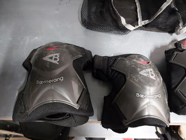 Rodilleras, coderas y protectores de mano.