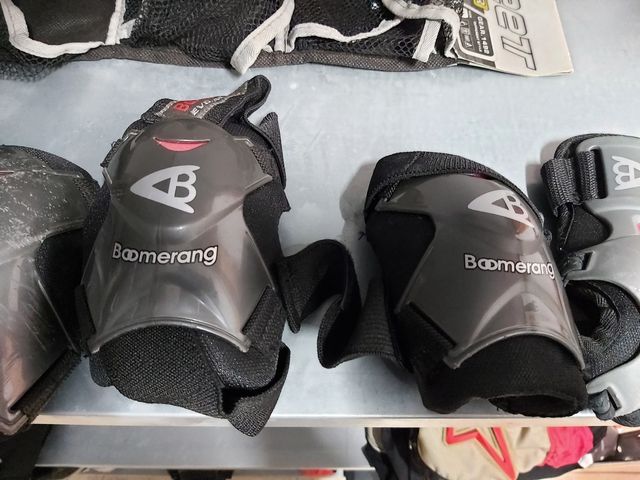 Rodilleras, coderas y protectores de mano.