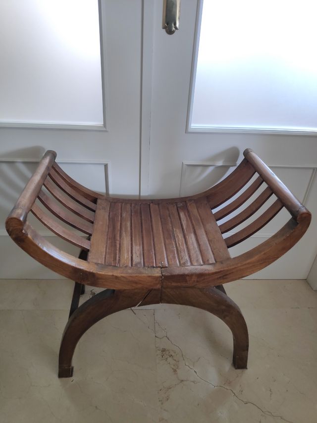 Banco o banqueta de madera de segunda mano por 35 € en Madrid en WALLAPOP
