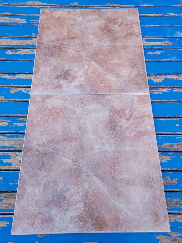 Piastrella in gres porcellanato