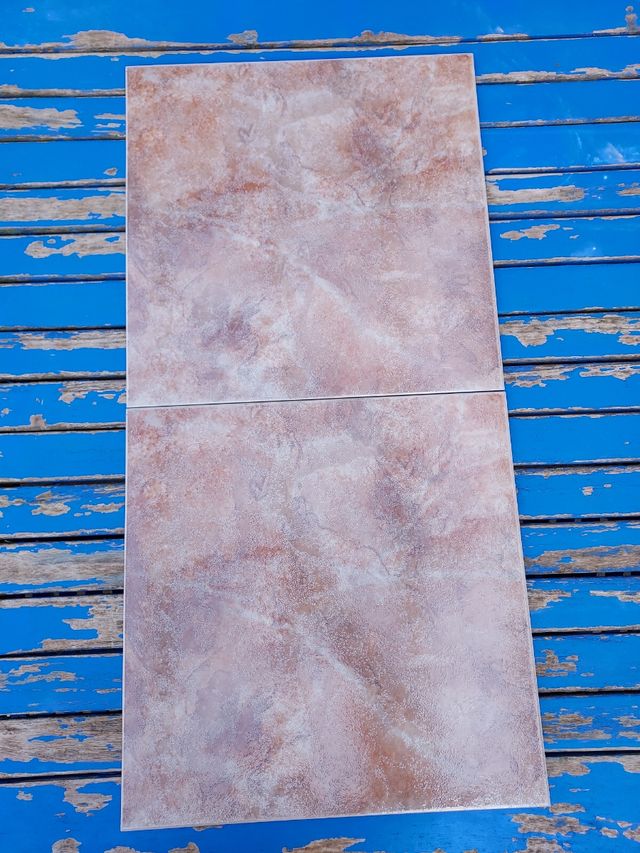 Piastrella in gres porcellanato