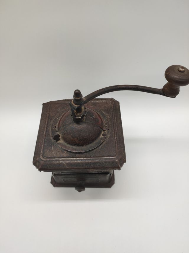 Antiguo molinillo de café, "ELMA"