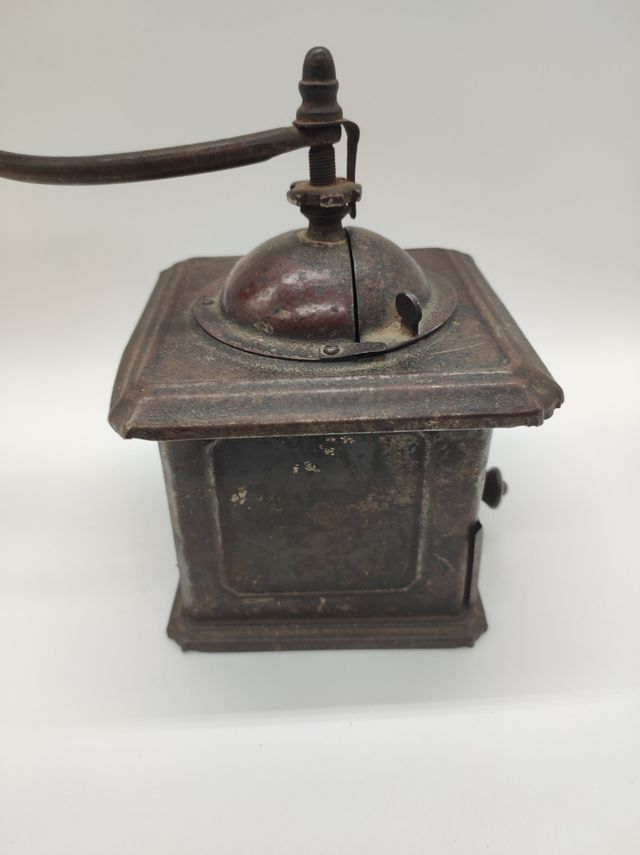 Antiguo molinillo de café, "ELMA"