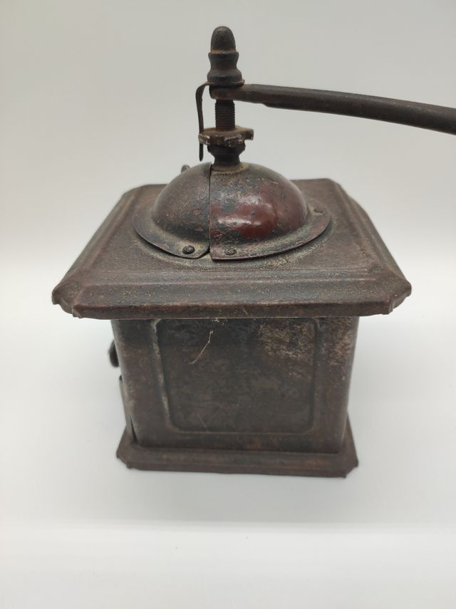 Antiguo molinillo de café, "ELMA"