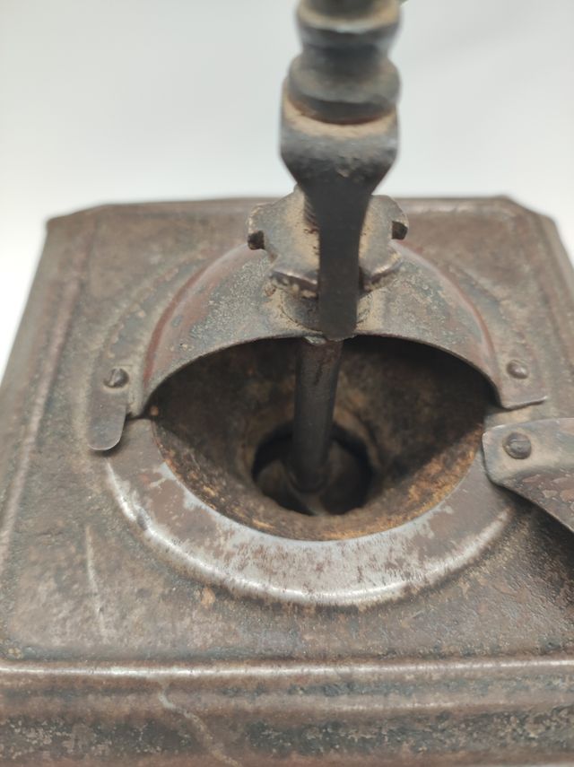 Antiguo molinillo de café, "ELMA"