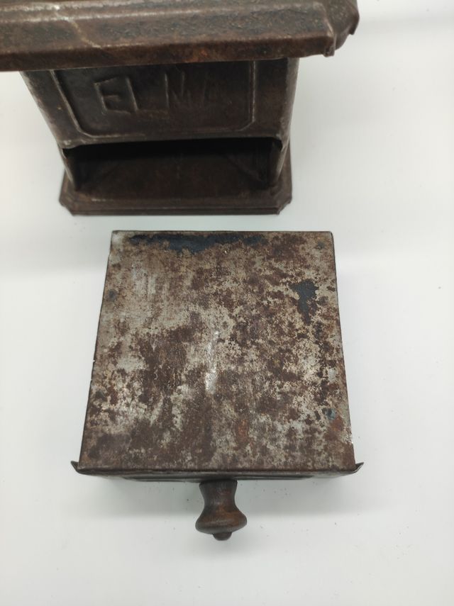 Antiguo molinillo de café, "ELMA"