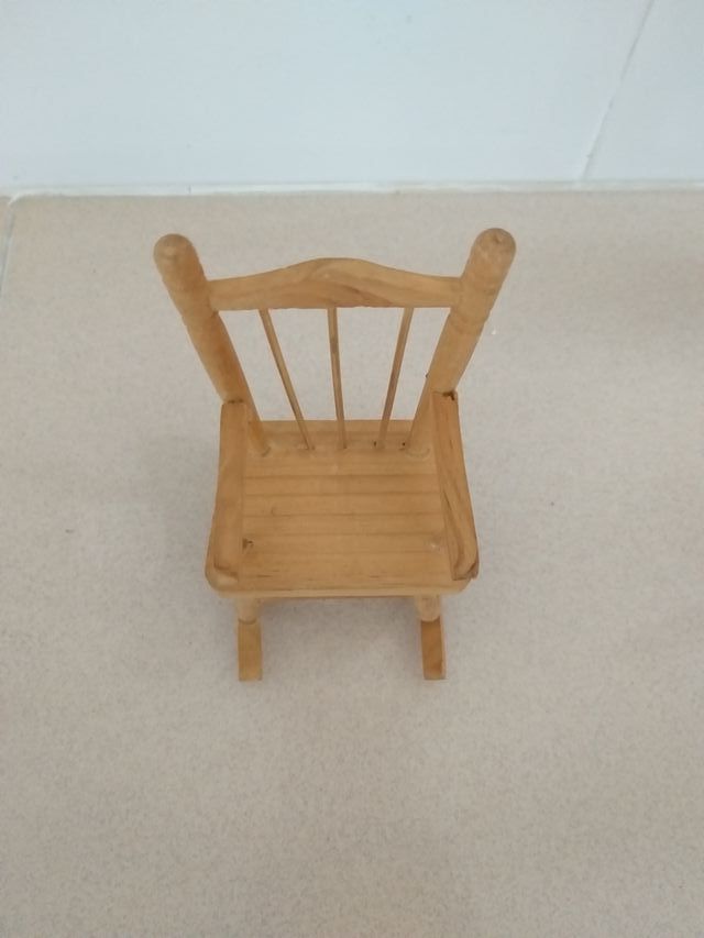 Silla balancín para muñecas