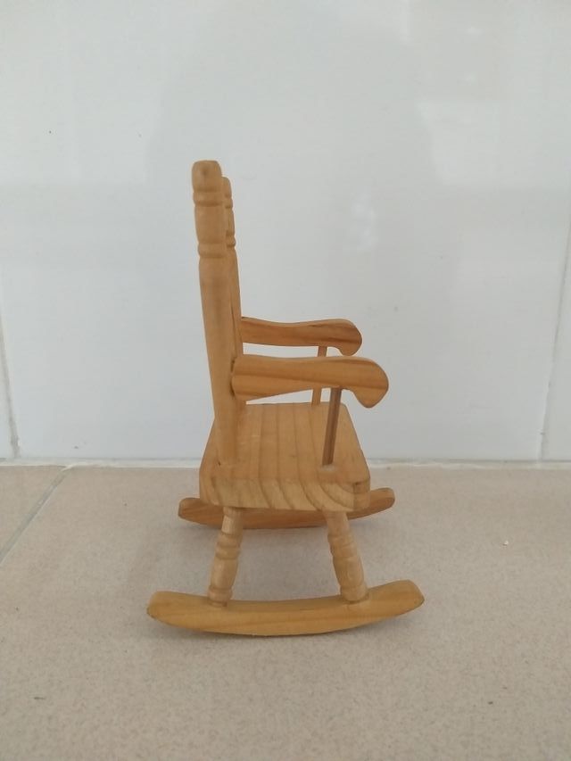 Silla balancín para muñecas