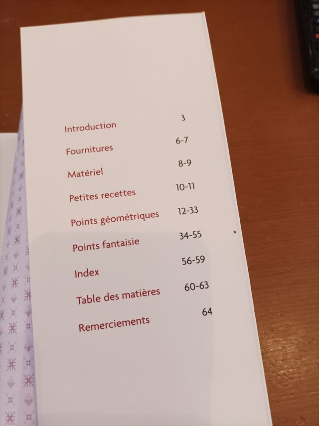 Libro punto de cruz con regalo