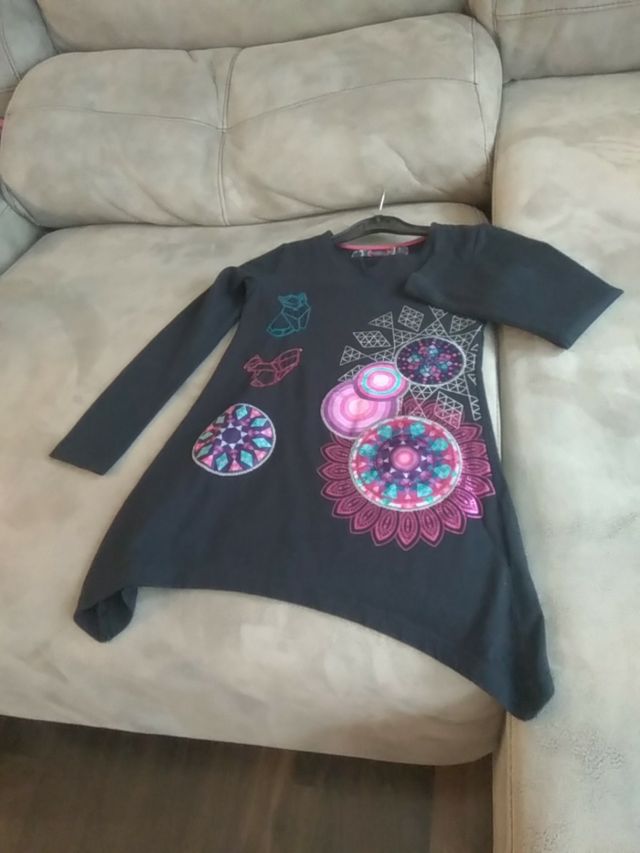 Camiseta niña Desigual. 7-8 años.