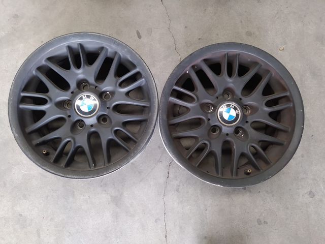 Llantas aluminio en 15 de BMW pintadas en negro