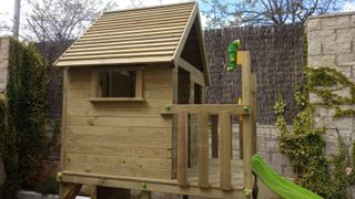 CASITA TOBOGÁN Y ROCÓDROMO INSTALADA EN TU JARDÍN