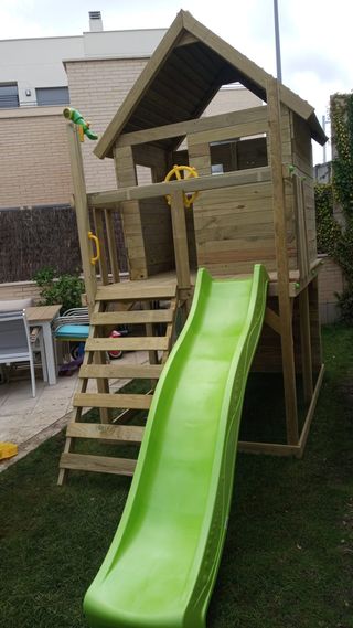 CASITA TOBOGÁN Y ROCÓDROMO INSTALADA EN TU JARDÍN