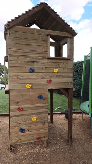 CASITA TOBOGÁN Y ROCÓDROMO INSTALADA EN TU JARDÍN