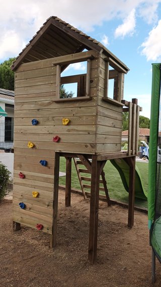 CASITA TOBOGÁN Y ROCÓDROMO INSTALADA EN TU JARDÍN