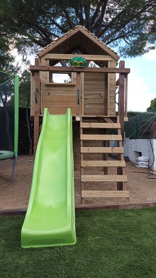 CASITA TOBOGÁN Y ROCÓDROMO INSTALADA EN TU JARDÍN