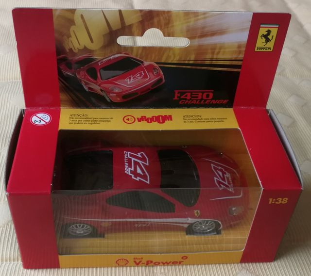 Ferrari F430 Challenge a escala 1:38 de Hot Wheels