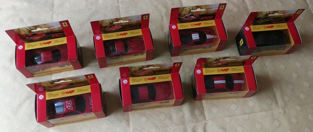 Ferrari 575 GTC a escala 1:38 de Hot Wheels