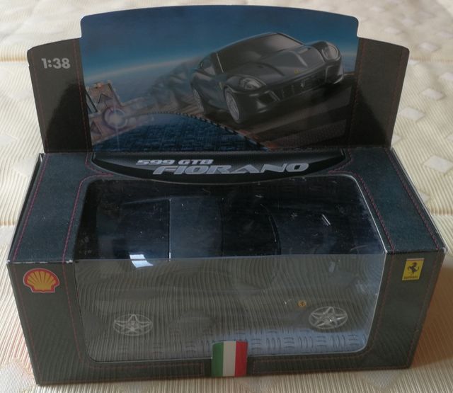 Ferrari 599 GTB Fiorano a escala 1:38 de Hot Wheel
