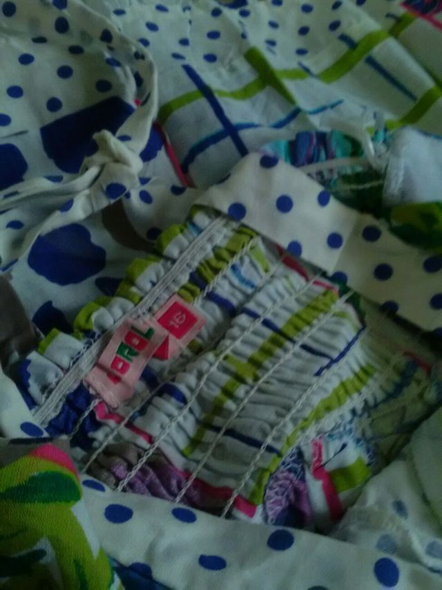 vestido verano alegre y mucho vuelo chica niña