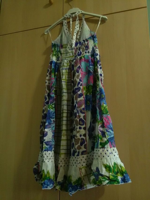 vestido verano alegre y mucho vuelo chica niña