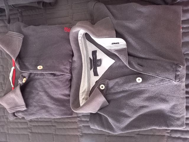 Vendo 2 polos azul marino