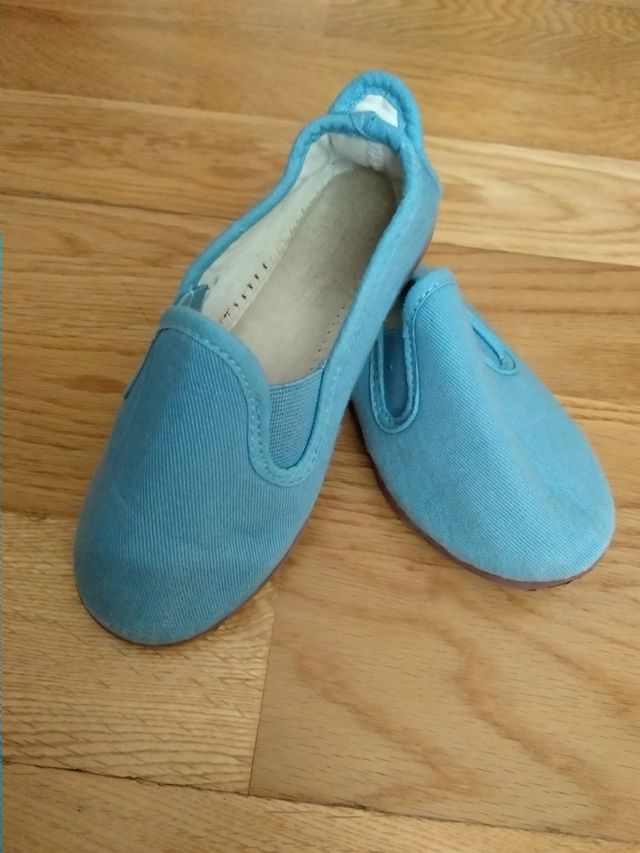 Zapatillas La Halle Para Bebe De Segunda Mano Por 2 5 En Perillo En Wallapop