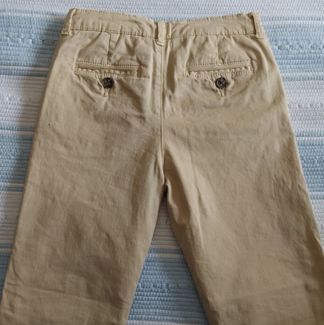 Pantalón beige chino de Gocco. Talla 5-6 años