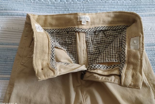 Pantalón beige chino de Gocco. Talla 5-6 años